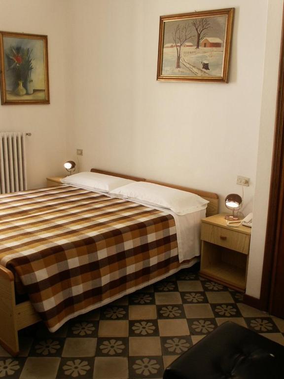 Albergo Corona سالسوماجّوري تيرمي الغرفة الصورة