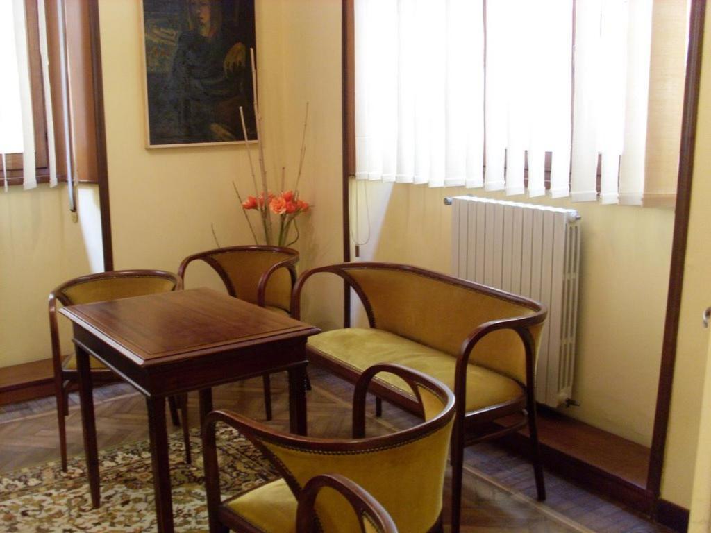 Albergo Corona سالسوماجّوري تيرمي المظهر الخارجي الصورة