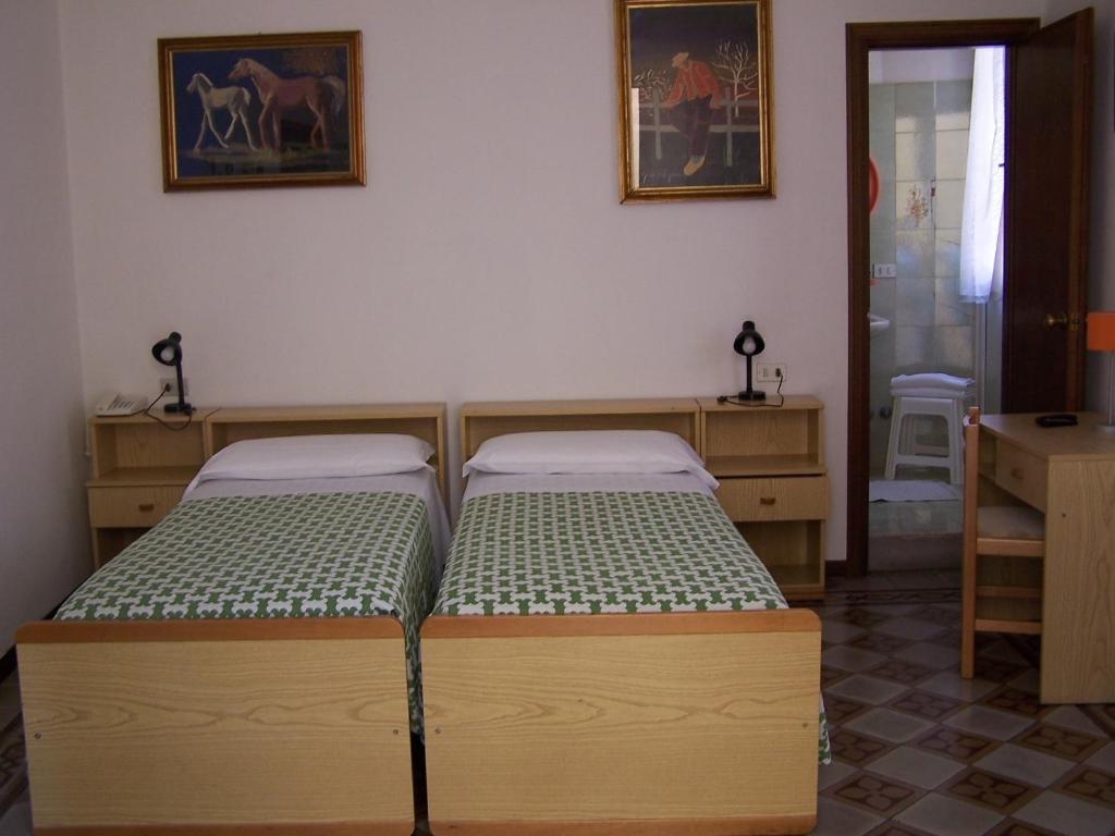 Albergo Corona سالسوماجّوري تيرمي الغرفة الصورة