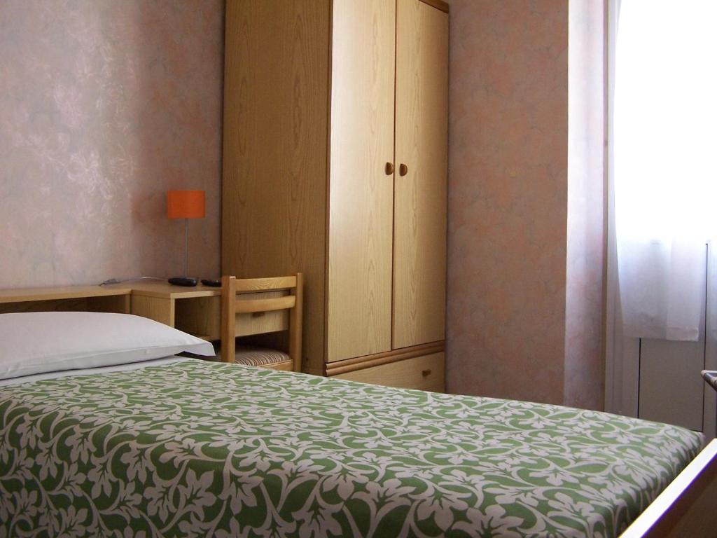 Albergo Corona سالسوماجّوري تيرمي الغرفة الصورة